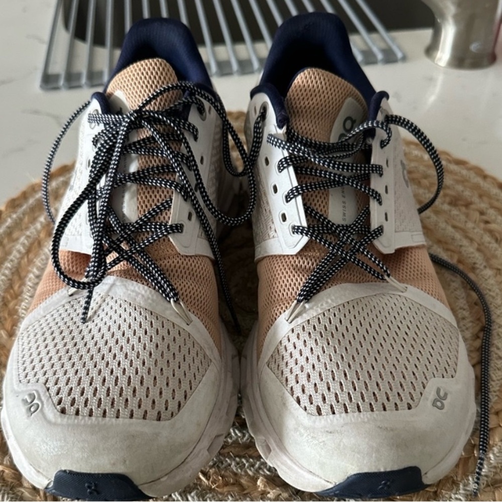 On clouds size 7! Great condition!